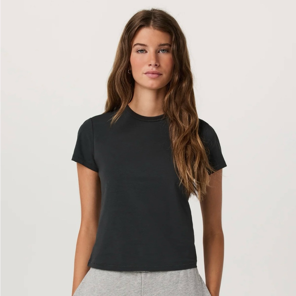 Vuori Black Short Sleeve Women's Tee